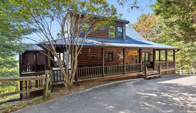 Near Blue Ridge, Wide Mtn Views, Porches, Hot Tub, Fire Pit, Pet Friendly
