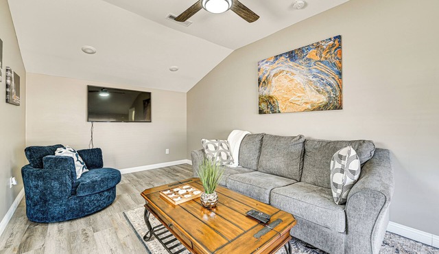 Near Bourbon Trail: Quiet Home w/Deck