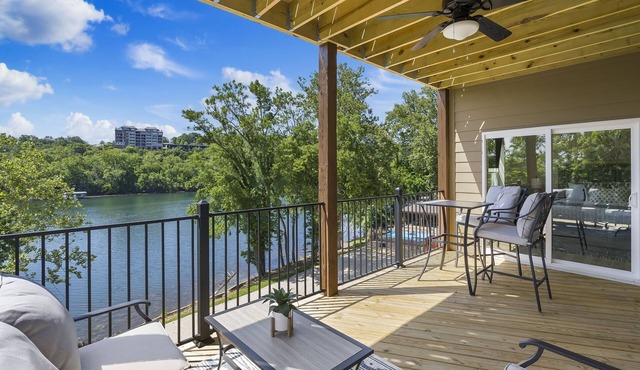 Near Branson Landing: Panoramic Lake Taneycomo Views, Elevator, Community Pool & Free Tickets
