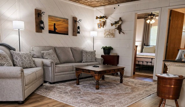 Near Branson & Table Rock Lake | Private Cabin Firepit WiFi