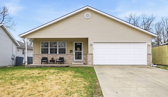 Near BSU and IU Health 3 bedroom, 2 bathroom home. Great location.