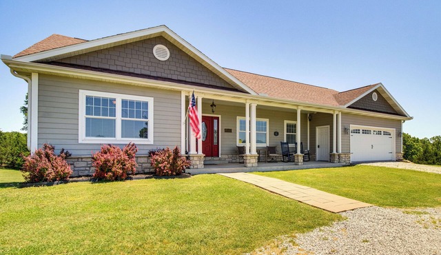 Near Bull Shoals Lake: Spacious Golfer's Getaway!