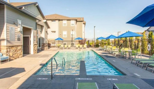 Near BYU and UVU, Comfy Bed, Hot Tub, Gym, Wi-Fi