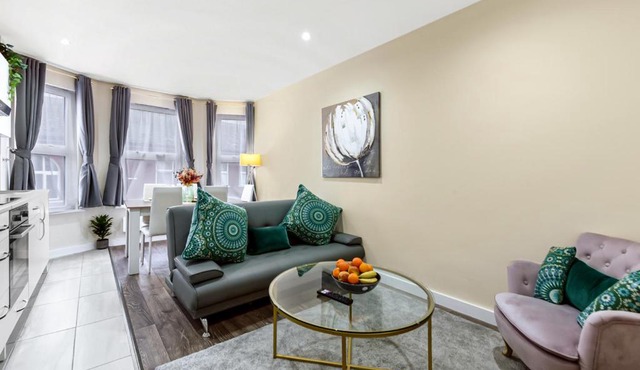 Near Canada Water, 2 Beds, Families, Overground