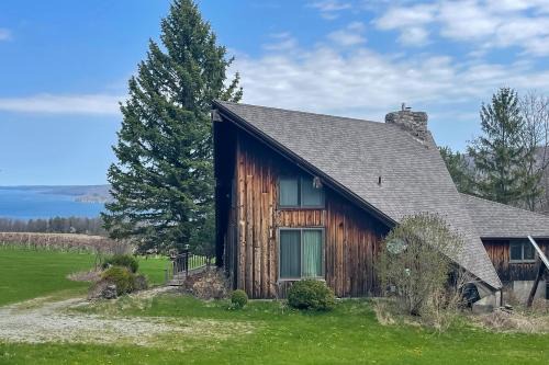 Near Canandaigua Lake Retro Cabin with Deck and Views