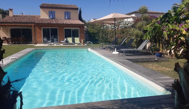 Near Cannes, villa 140 m2 4 bedrooms air-conditioned private pool large garden