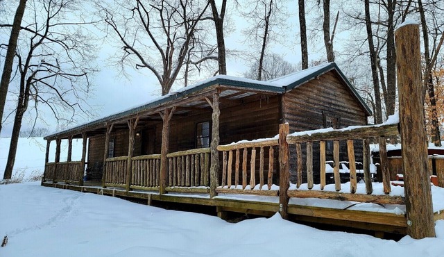 Near Caves; HOT TUB!, WiFi; Deck, Grill, Fire Pit, Pets OK, Wooded Location