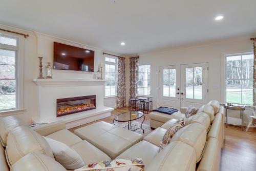 Near Chesapeake Bay Home with Hot Tub, Yard Games!