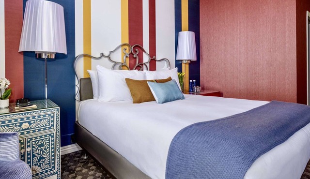 Near Chinatown | Bar + Fitness + Valet Parking