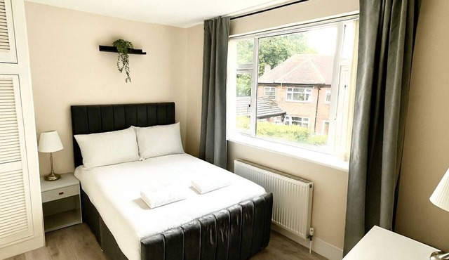 Near City Centre · Spacious 2-Bed Apartment