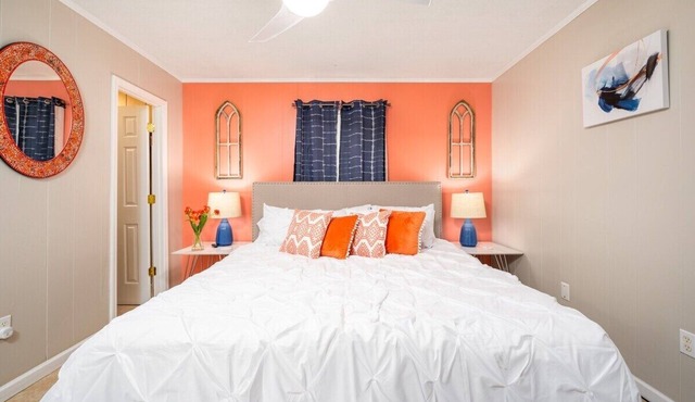 Near Cleco & Hospital | w/Office | 55" TV | King 🛏