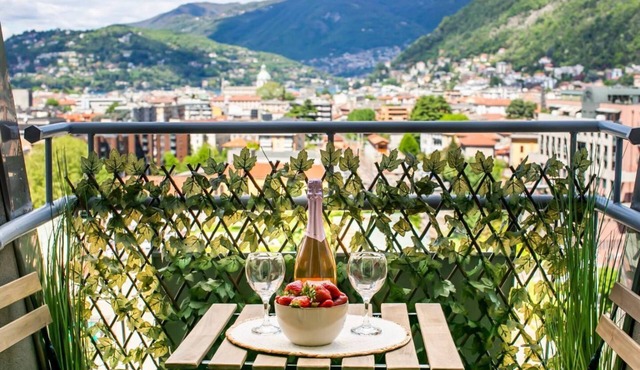 Near Como Borghi (10 Floor Studio)