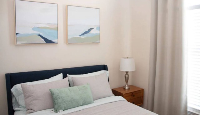 Near Dallas & Lake Hubbard, community pool, +4TVs
