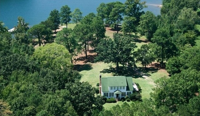 Near Dam-Lake Front Estate w/Large Dock, Private Ramp, and Beautiful Sunsets