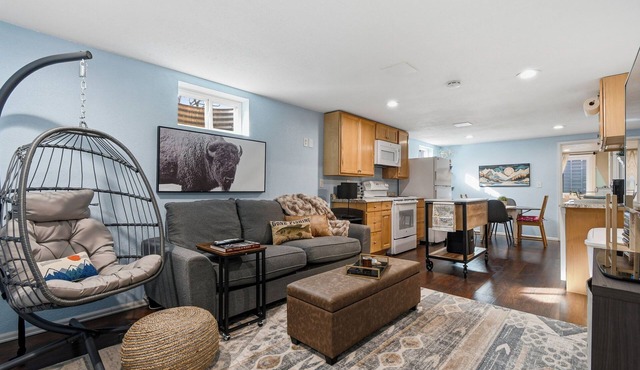 Near Denver-Sep Entrance-W/D-Park Access-Parking-Backyard