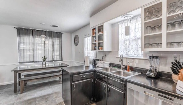 Near Dining, Shopping, Parks! Tranquil Fox Trails