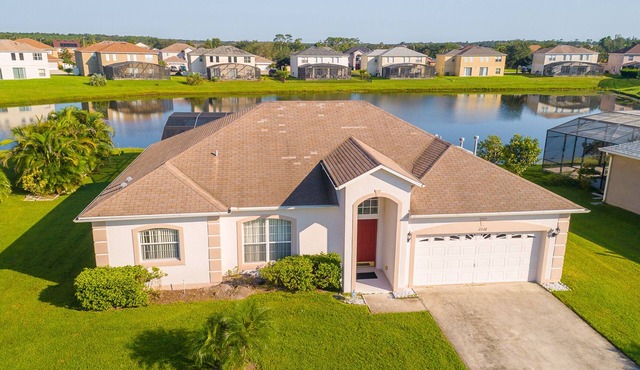 Near Disney Luxury Lakeside Villa with Spa and Wireless Internet