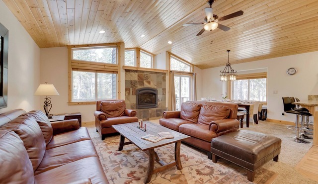 Near Donner Lake & Skiing: Soda Springs Cabin!