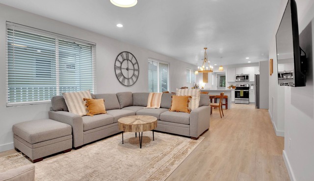 Near Downtown 3 Bedroom Home with King beds+ Parking+Deck