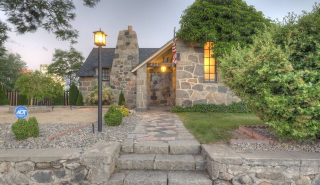 Near Downtown~Groups~Historic Stone Minerva Estate