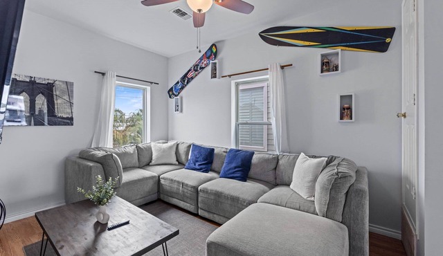 Near Downtown Heights Apt | Yard Terrace WiFi Desk