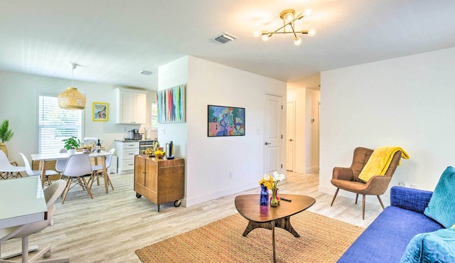 Near Downtown + Ocean: Sarasota Getaway