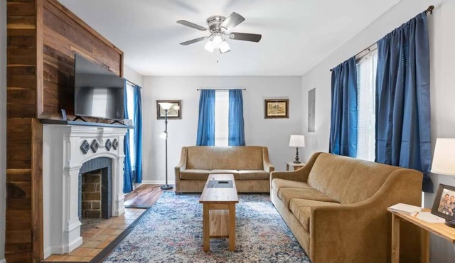 Near Downtown, Park & Zoo! Trendy Ridgeland Tudor