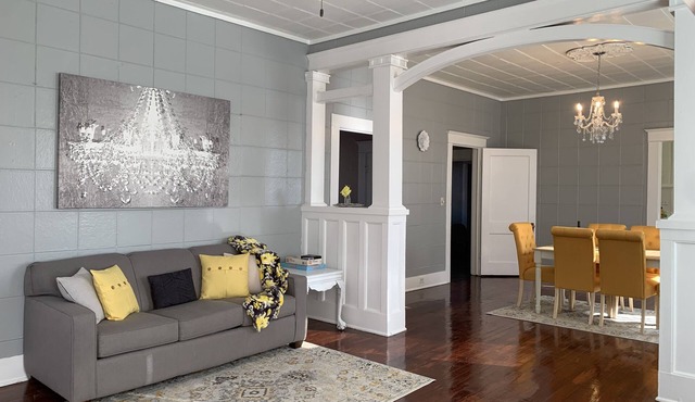 Near Downtown - Walk to the San Antonio Riverwalk - Located in King Williams