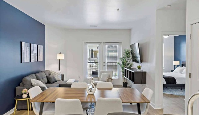 Near DT & CPCC Lynx | Pool, Gym, W/D, Parking,