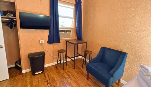 Near DTLA's Vibrant Charm Studio for 2!