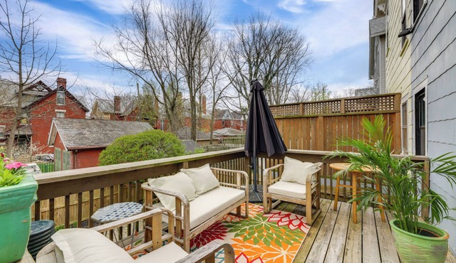 Near Dtwn, Dining & Bars: Spacious Cincy Home Base