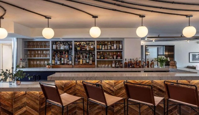 Near Dupont Circle | Free Daily Cocktail Hour. Gym