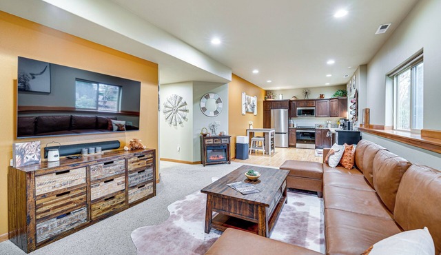 Near Ferry, Shops & Eats! Anacortes Townhome