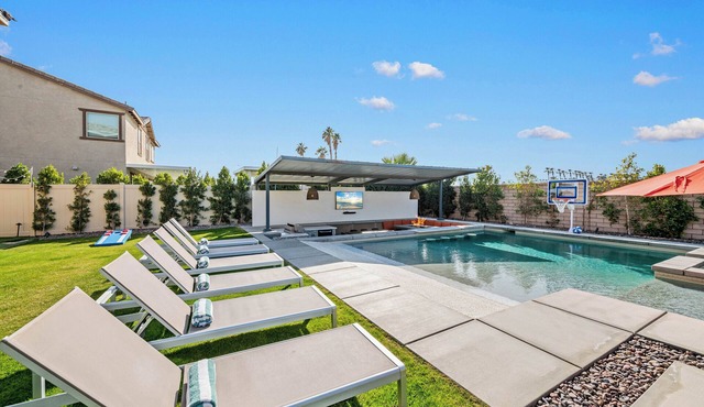Near festival grounds, golf and more!