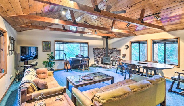 Near Fishing and Hiking Pioneer Cabin with Decks