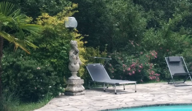 Near Foix, the calm by the pool