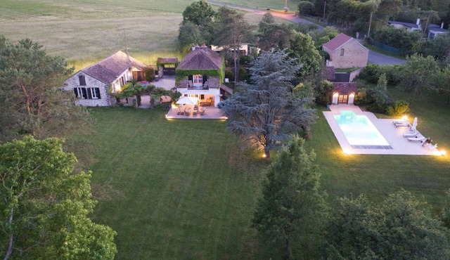 Near Fontainebleau - Charming house with heated pool and park