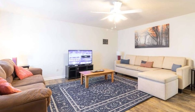 Near Ft. Moore & Dwtn-Pool- The Moore House 1