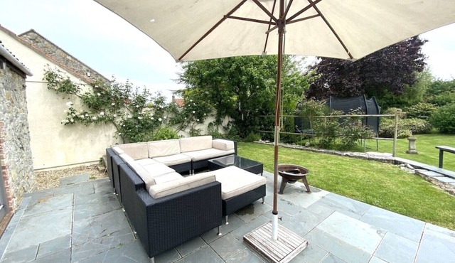 NEAR GLASTONBURY IN VILLAGE, SKY TV, FIBRE INTERNET, 3 BEDS, 2 BATH, SHOP 2 MINS