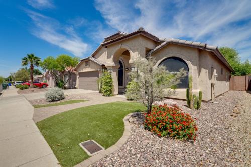 Near Golf and Hikes! Poolside Retreat in Phoenix