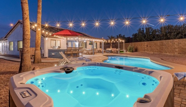 Near Golf & Trails, Htd POOL, Spa, Putt Green, Fire Pit, Patio TV, Poker & Pool Tables