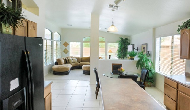 Near Great Shopping & Dining! Pool Table & Games!