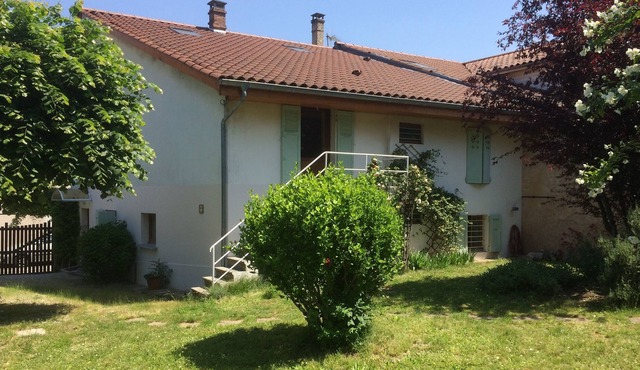 Near Grenoble: Large house with garden