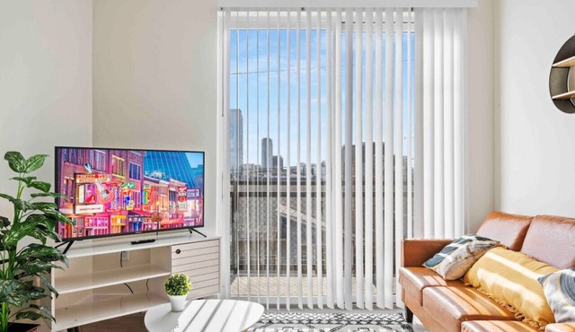 Near Gulch Apt w/Panoramic Skyline View Downtown.