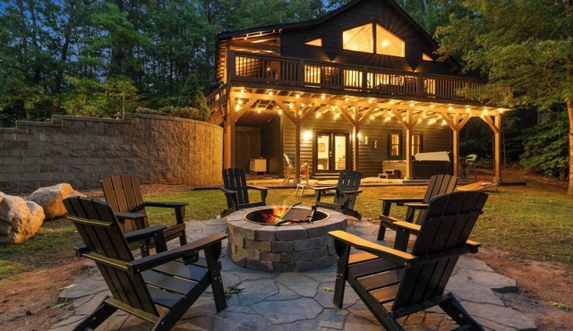 Near Highlands Luxury Mountain Escape with Hot Tub