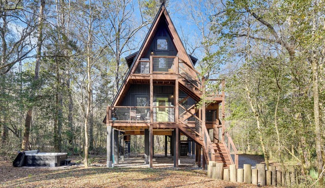 Near Hiking! Angler Oasis w/Hot Tub in Florida