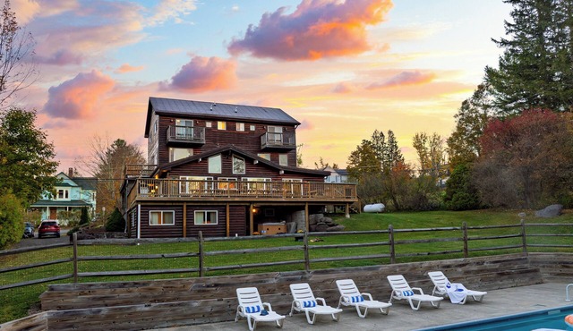 Near Hiking + Downtown! Sleeps 36 Pool, Spa, Bar + Games | Cozy Peaks Lodge