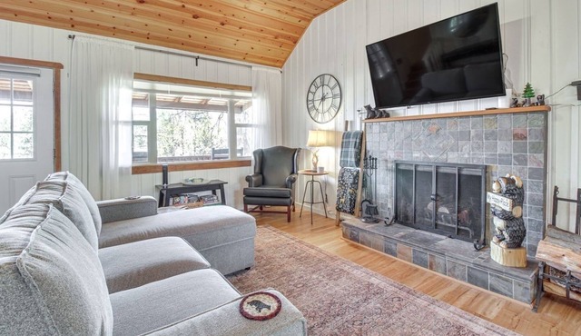 Near Hiking & Golfing: Cabin + Casita in Pinetop!