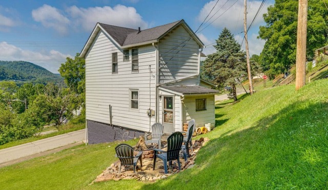 Near Hiking Trails: Central Emporium Home