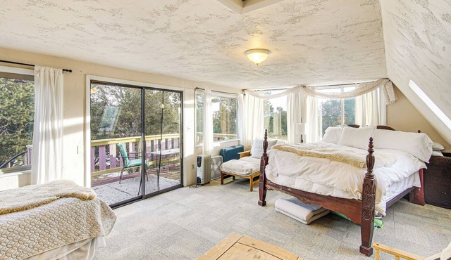 Near Hiking: Tranquil Crestone Studio w/Deck!